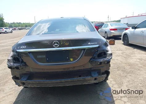 2015 Mercedes-Benz C 300 4Matic/Luxury 4Matic/Sport 4Matic from USA, damaged, VIN 55SWF4KB3FU018872